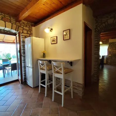 Petric Villa *