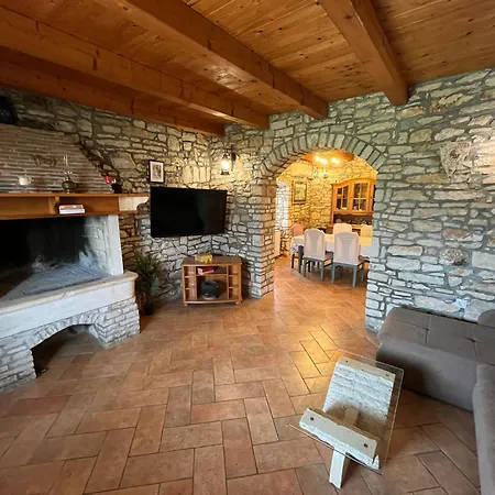 Petric Villa Divsici